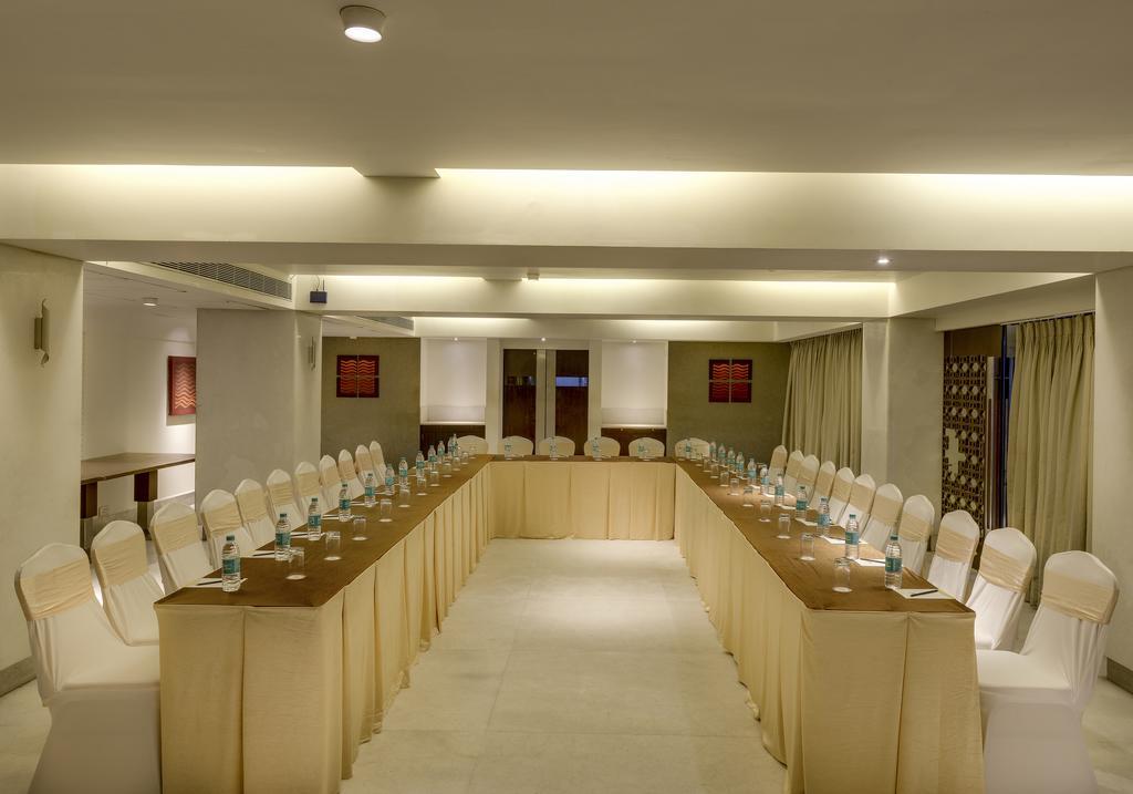 Pride Hotel, Chennai Zewnętrze zdjęcie